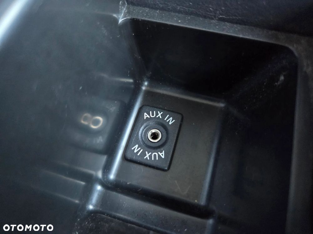 Volkswagen Touran 1.6 TDI DPF BlueMotion Technology Comfortline - 31