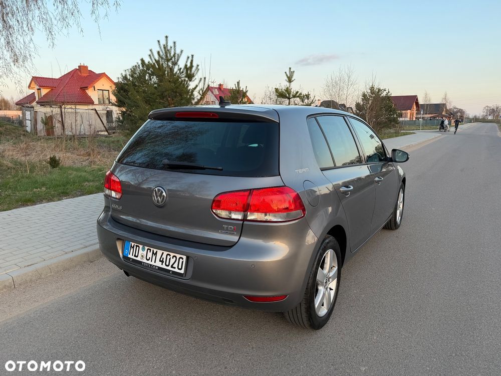 Volkswagen Golf 1.6 TDI DPF BlueMotion Technology Team - 17