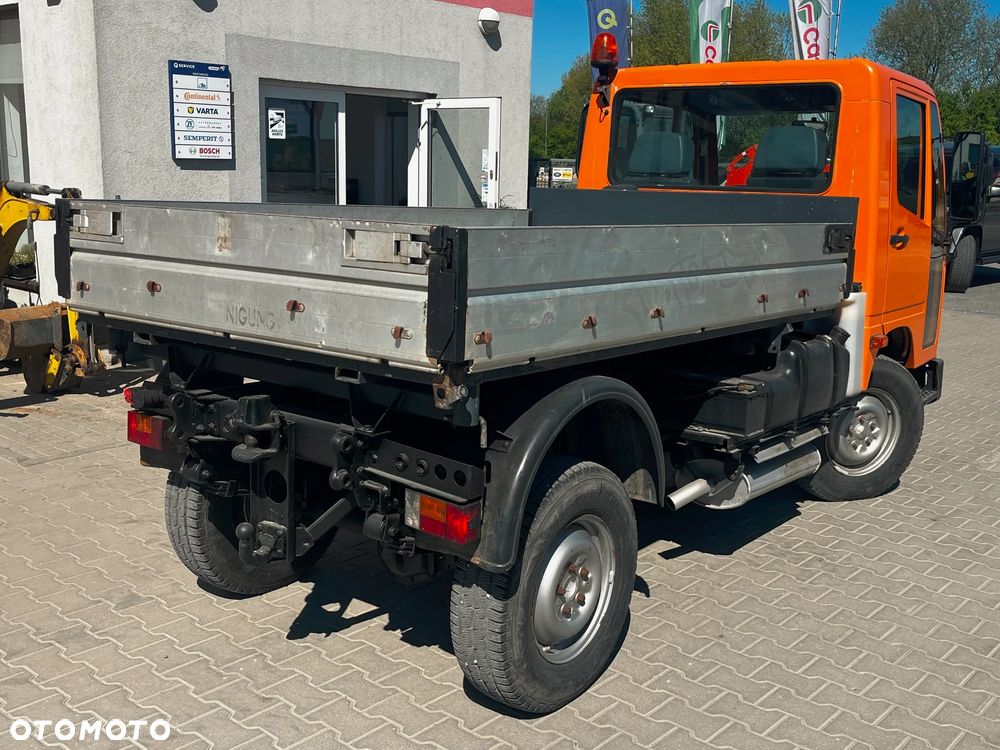Mercedes-Benz UX100 - 2