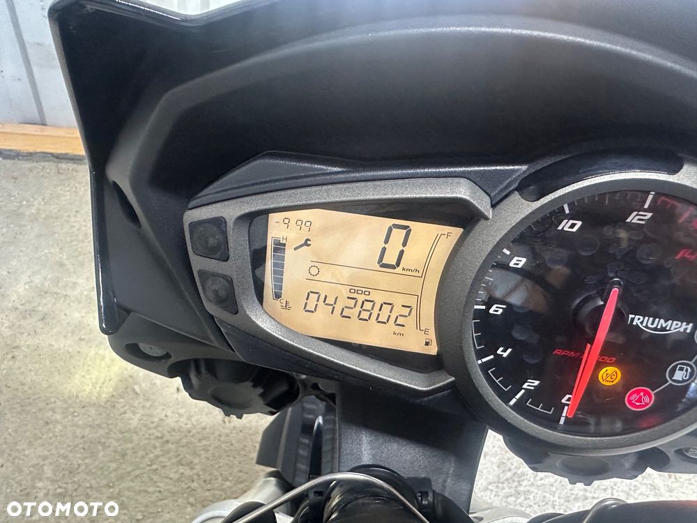 Triumph Street Triple - 2
