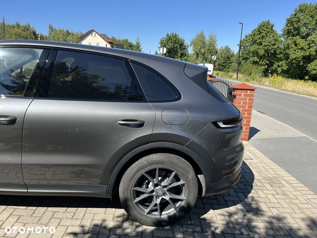 Porsche Cayenne - 4