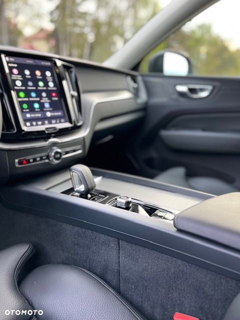 Volvo XC 60 B4 B Plus Dark - 8