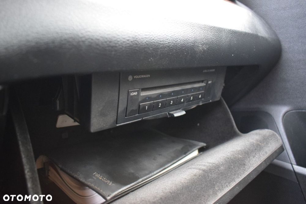 Volkswagen Passat - 32