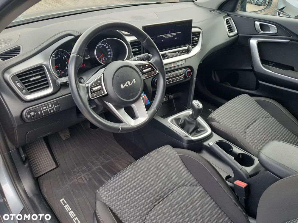 Kia Ceed 1.5 T-GDI M - 10