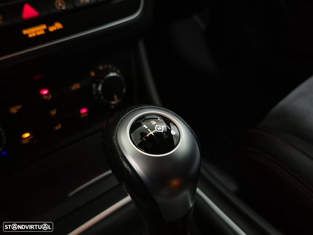 Mercedes-Benz CLA 180 d Shooting Brake AMG Line - 18