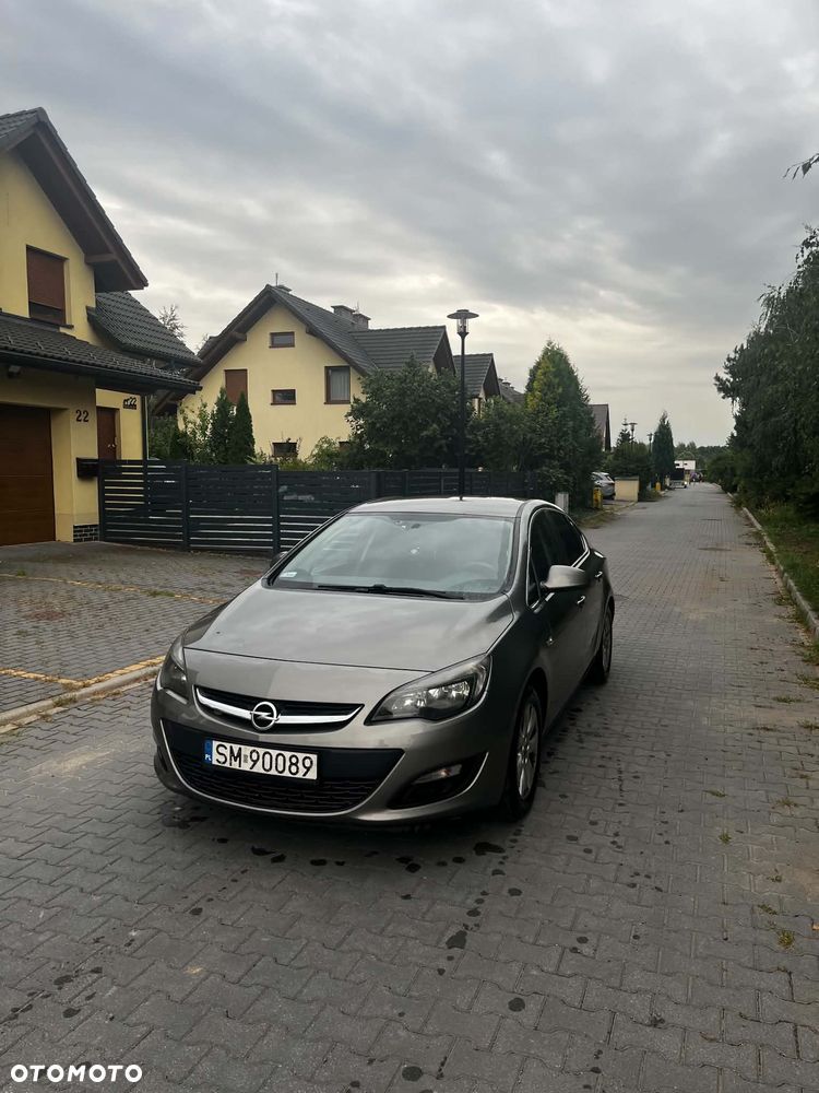 Opel Astra 1.4 T Executive - 4