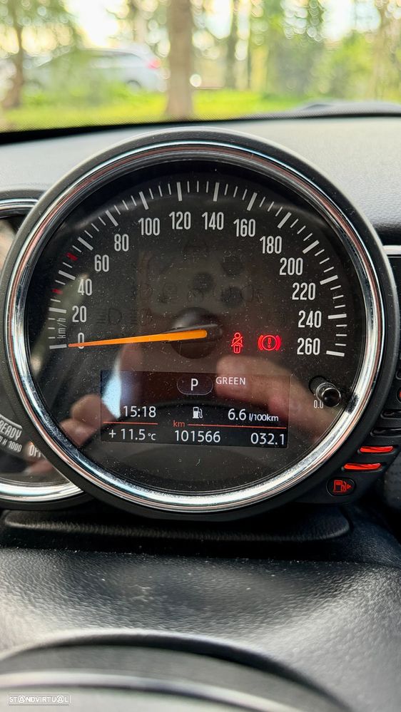 MINI 5 Portas Cooper D Auto - 32