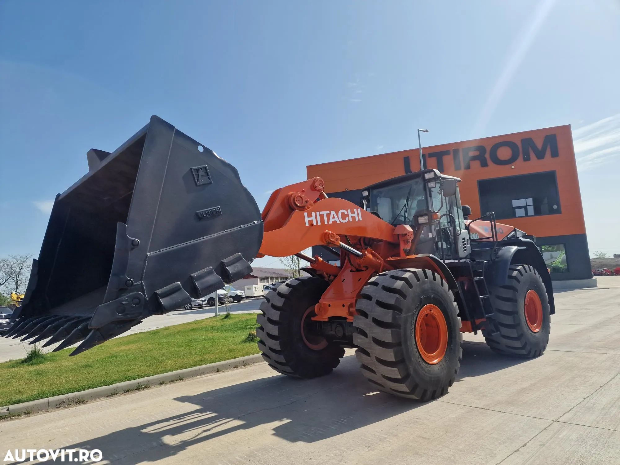 Hitachi ZW330-6, 2016, 7.477h, 33 tone, cupa 5,5mc cu dinti, Cupla rapida,Gresare automata, Anvelope NOI, STARE FOARTE BUNA-posibilitate leasing-PROMOTIE 109.900 EUR+Tva - 1