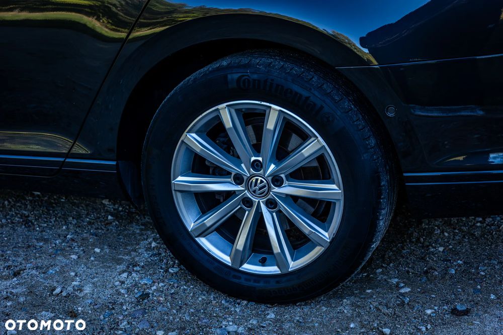 Volkswagen Passat - 11