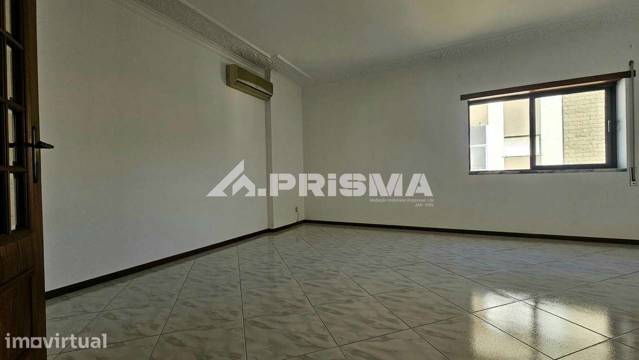 APARTAMENTO T4 PARA ARRENDAMENTO EM CASTELO BRANCO, CENTRO - Grande imagem: 2/17