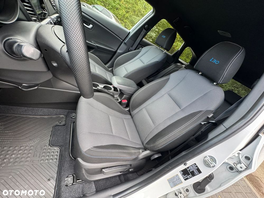 Hyundai i30 blue 1.6 CRDi Passion - 29