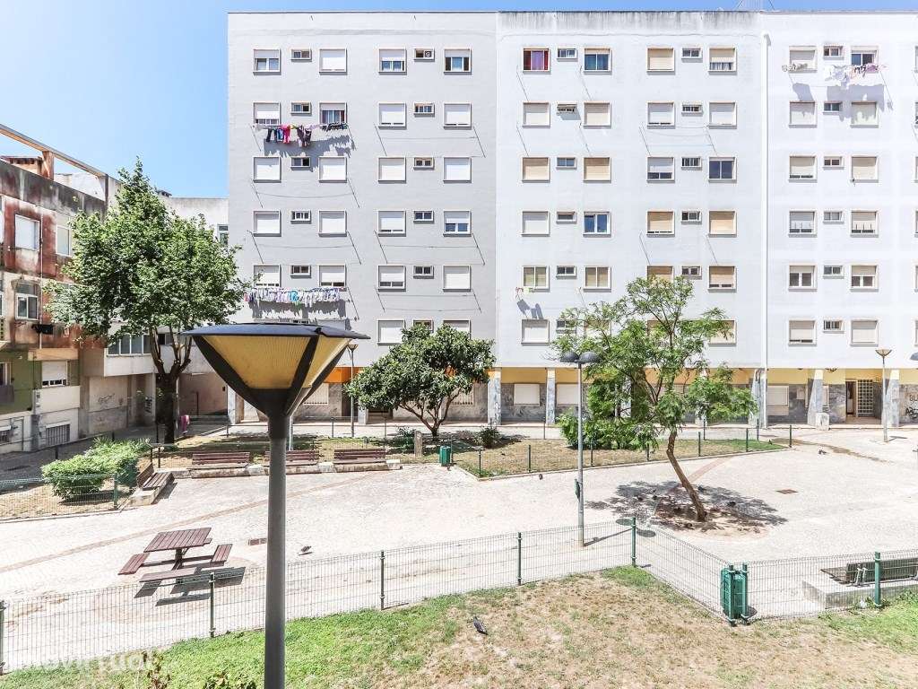 Apartamento T2 + T0 próximo a estação CP do Cacém - Grande imagem: 5/17