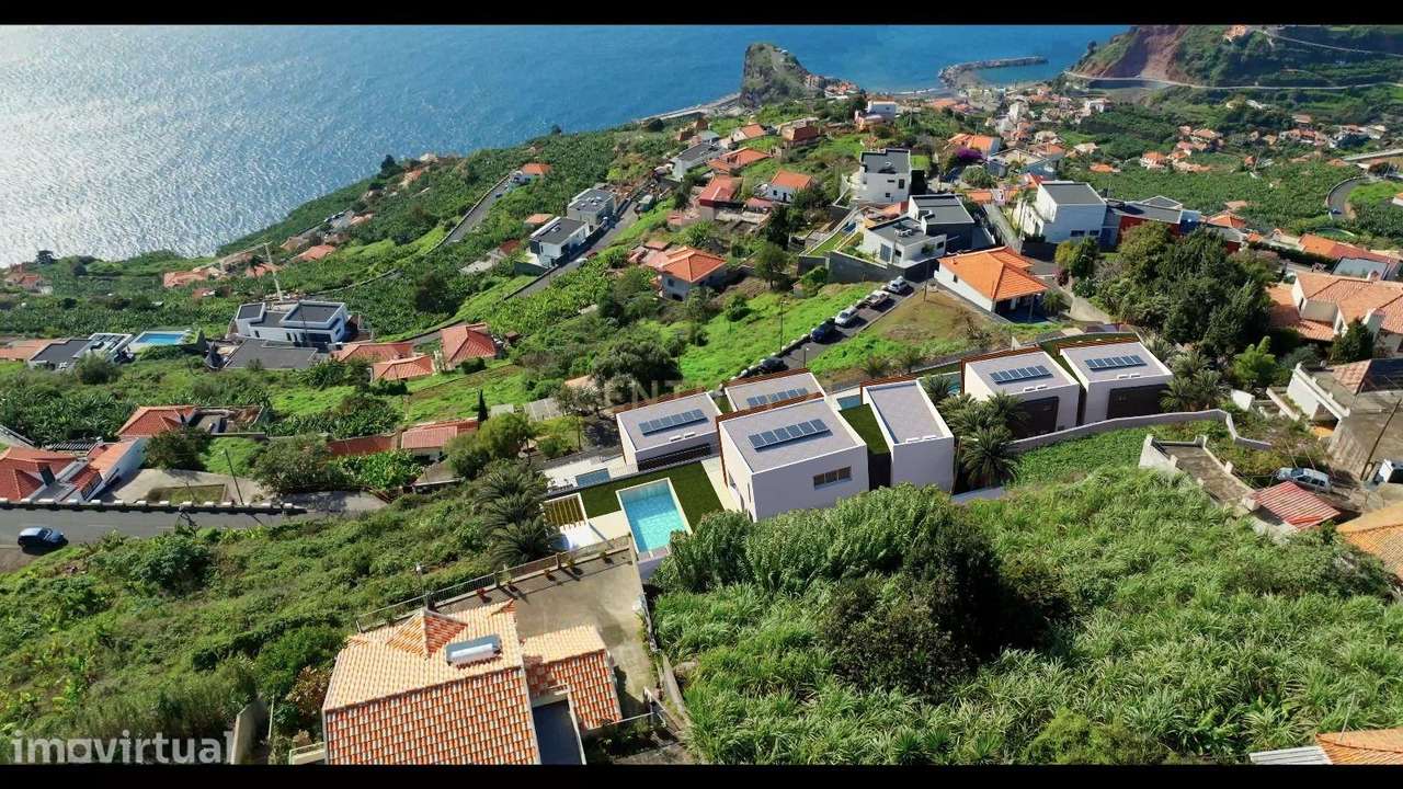 Terreno de Excelência | 3 Terrenos com Licença de Construção Emitida | - Grande imagem: 2/37