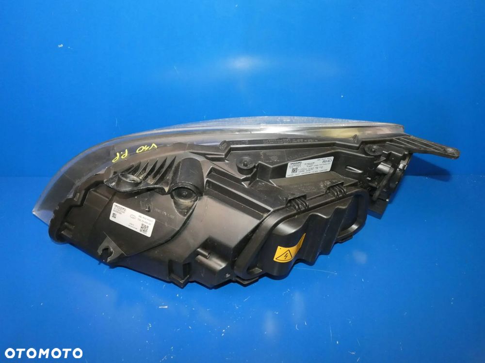 VOLVO V40 II LAMPA PRAWA PRAWY PRZÓD PRZEDNIA XENON ANGLIK - 4