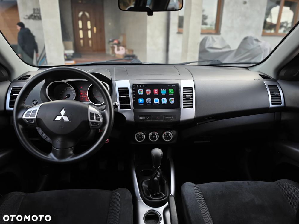 Mitsubishi Outlander - 23