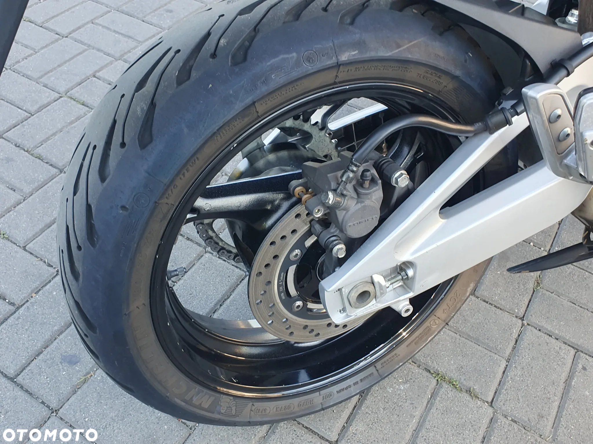 Suzuki GSR - 17
