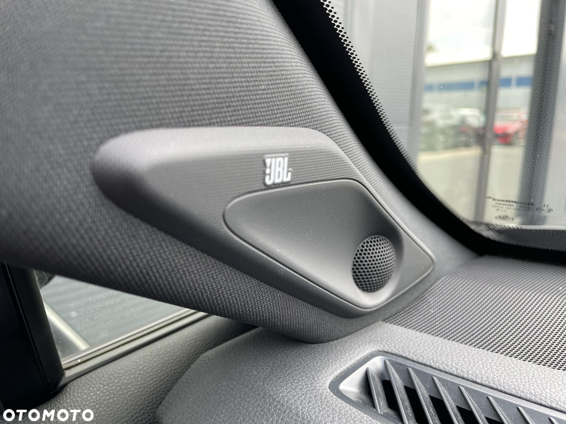 Toyota RAV4 2.5 Hybrid Black Edition by JBL 4x4 - 24