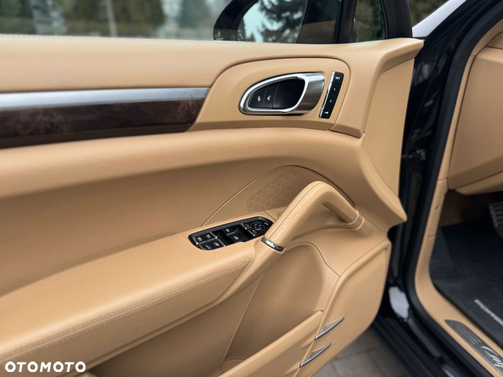 Porsche Cayenne S Diesel Platinum Edition - 12