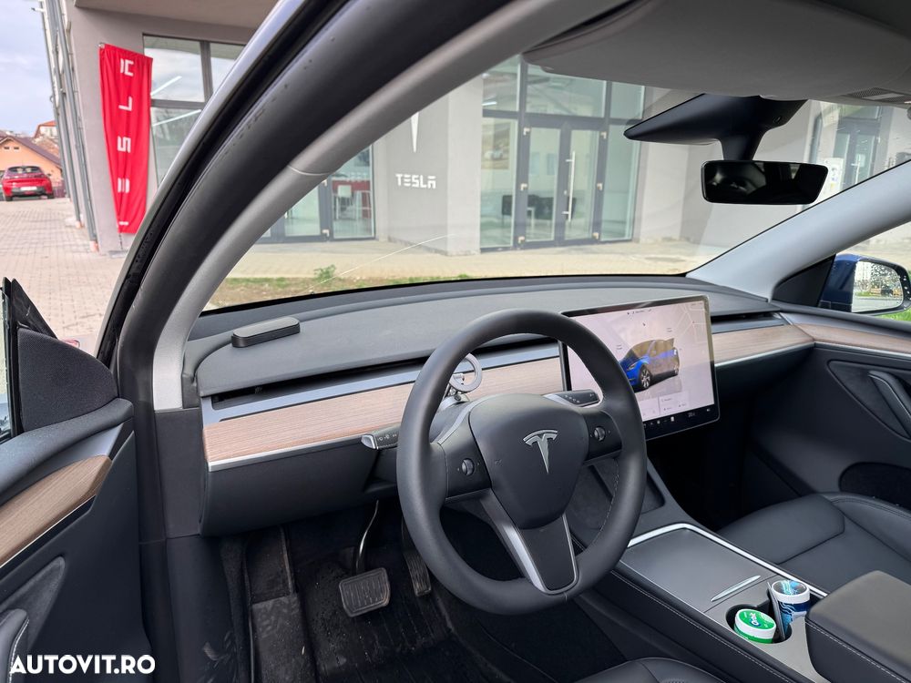 Tesla Model Y RWD Long Range - 8