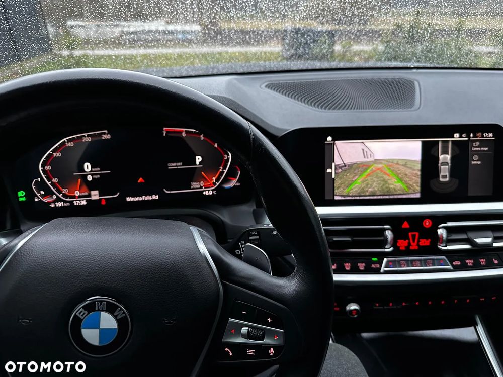 BMW Seria 3 330i xDrive - 9