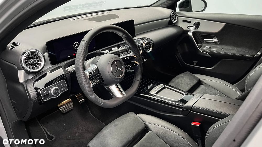 Mercedes-Benz Klasa A 220 4-Matic AMG Line 8G-DCT - 9
