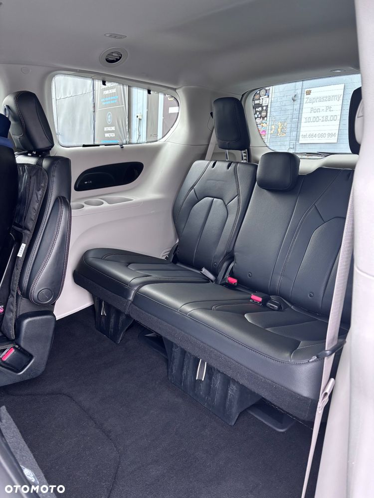 Chrysler Pacifica - 20