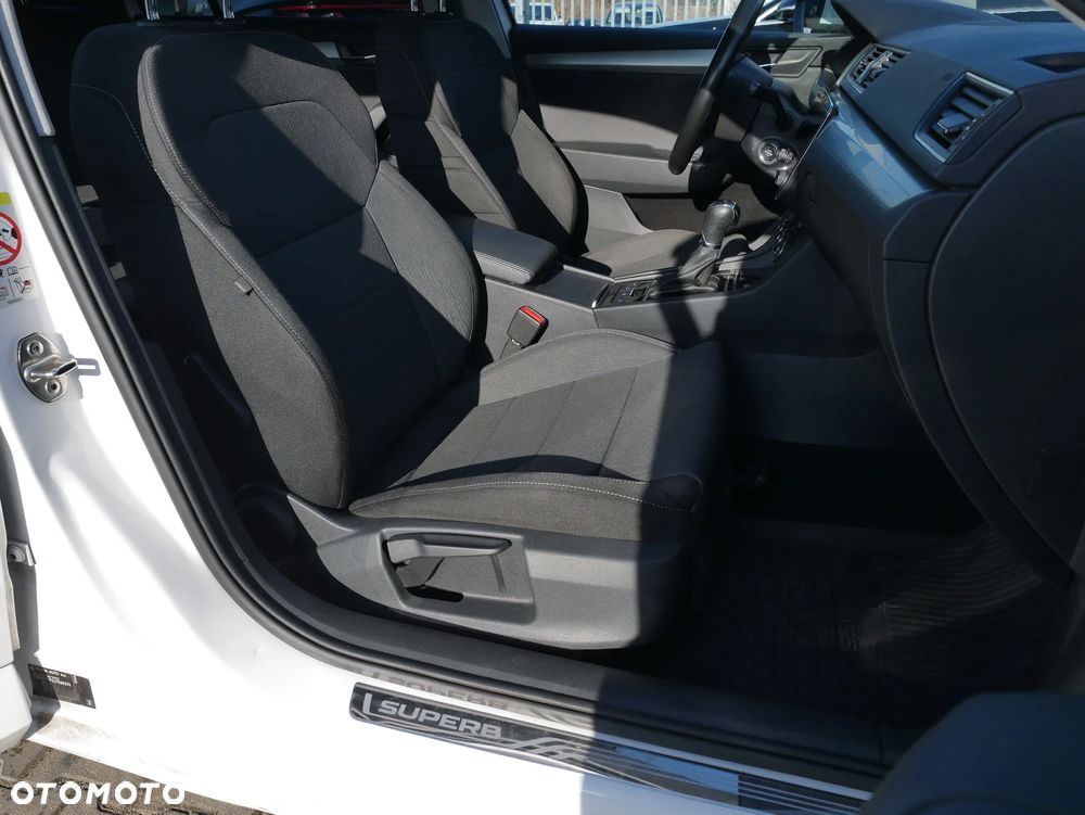 Skoda Superb 2.0 TDI Ambition DSG7 - 23