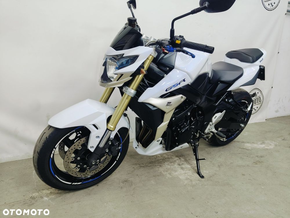 Suzuki GSR - 22