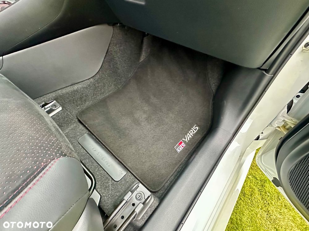 Toyota Yaris - 24