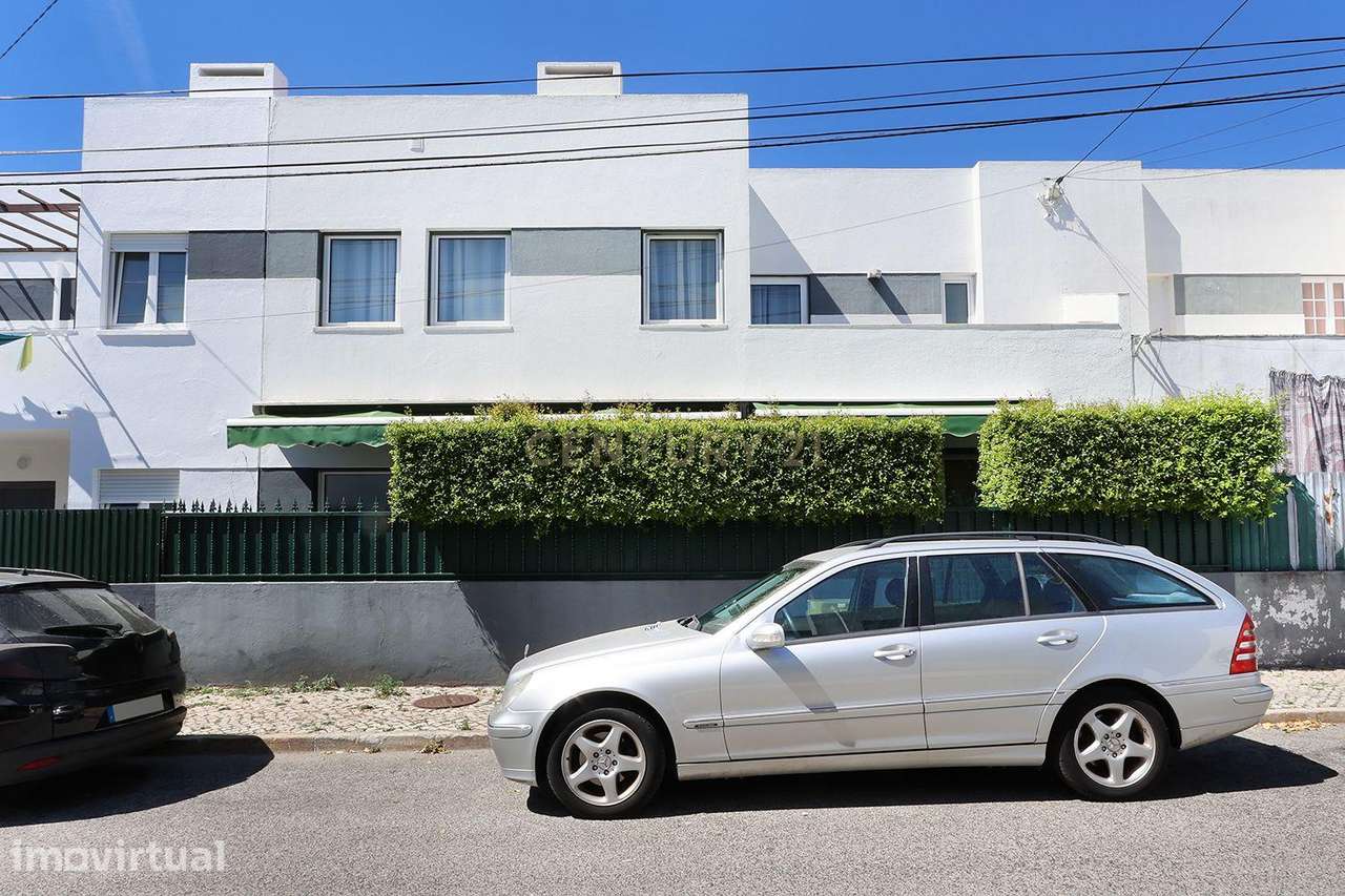 Moradia T2 totalmente remodelada em Linda-a-Velha | Conforto, qualidad - Grande imagem: 2/35