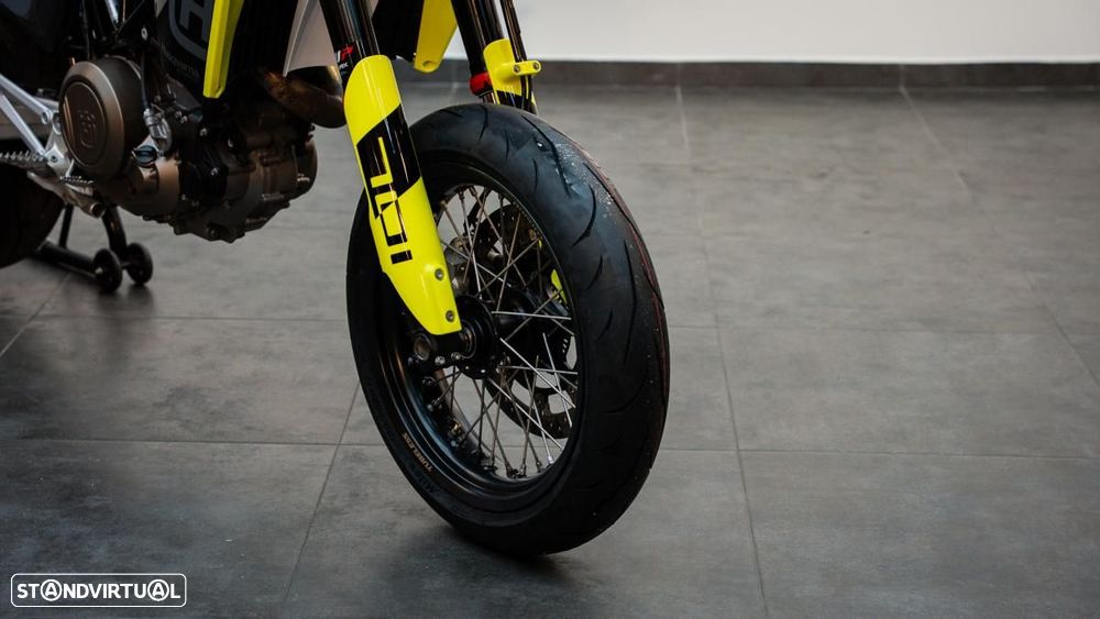 Husqvarna 701 Supermoto - 11