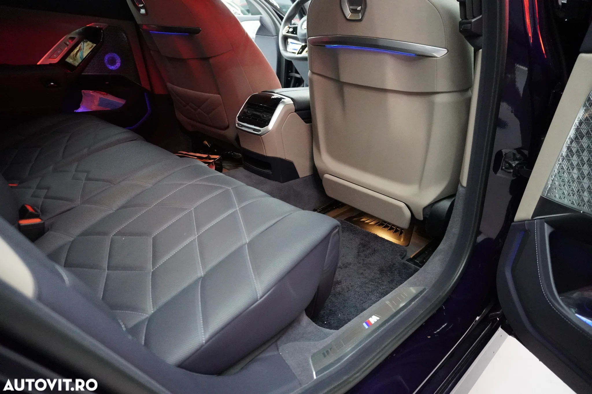 BMW Seria 7 740d xDrive MHEV - 28