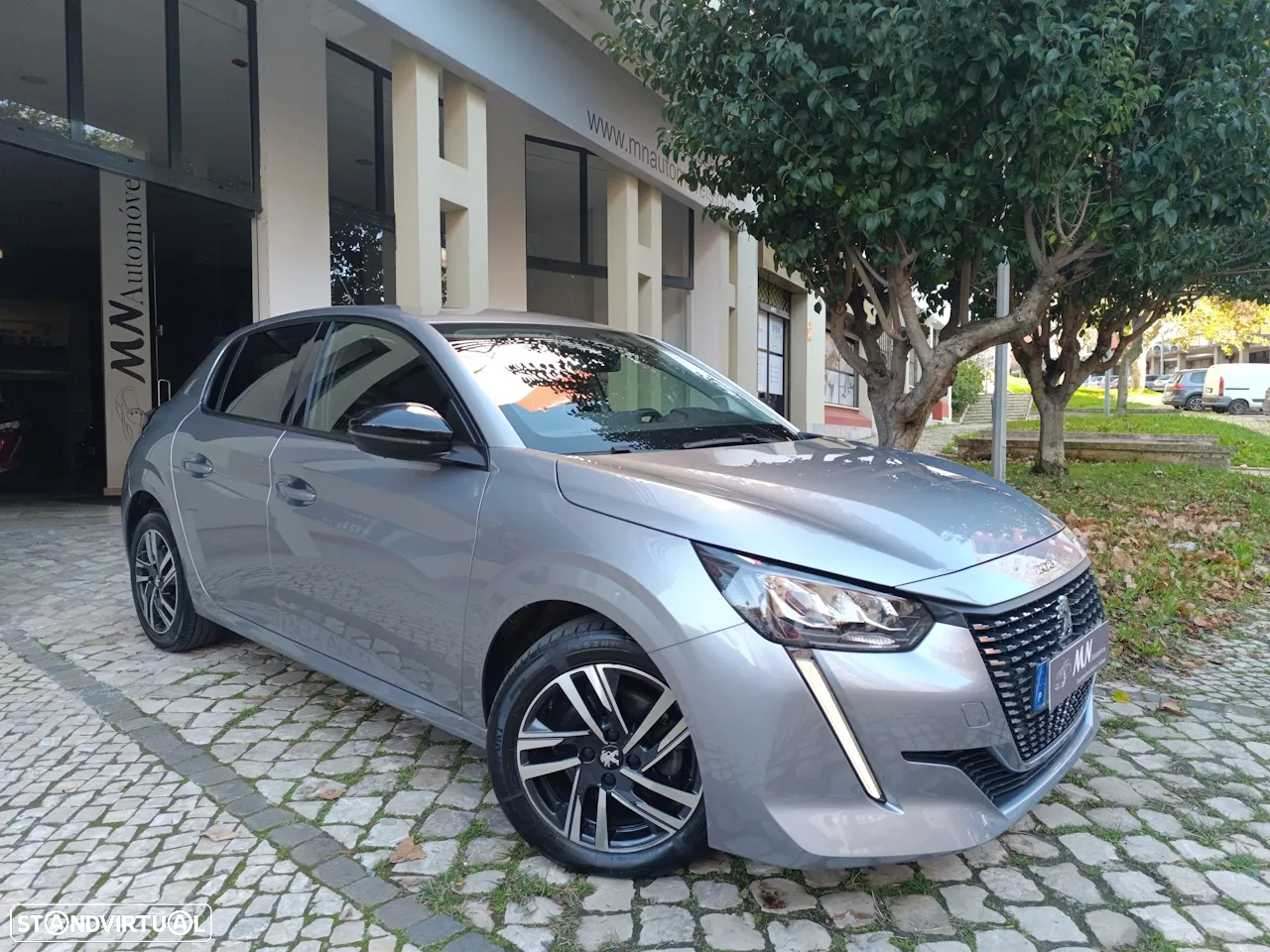 Peugeot 208 PureTech 100 EAT8 Allure - 4