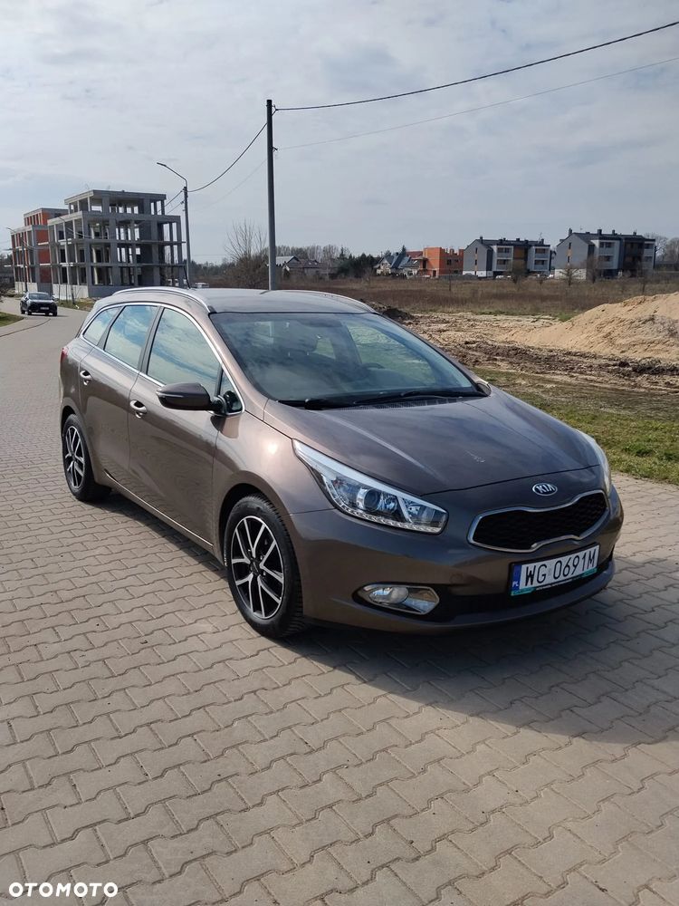 Kia Ceed 1.6 GDI ISG Platinum Edition - 1