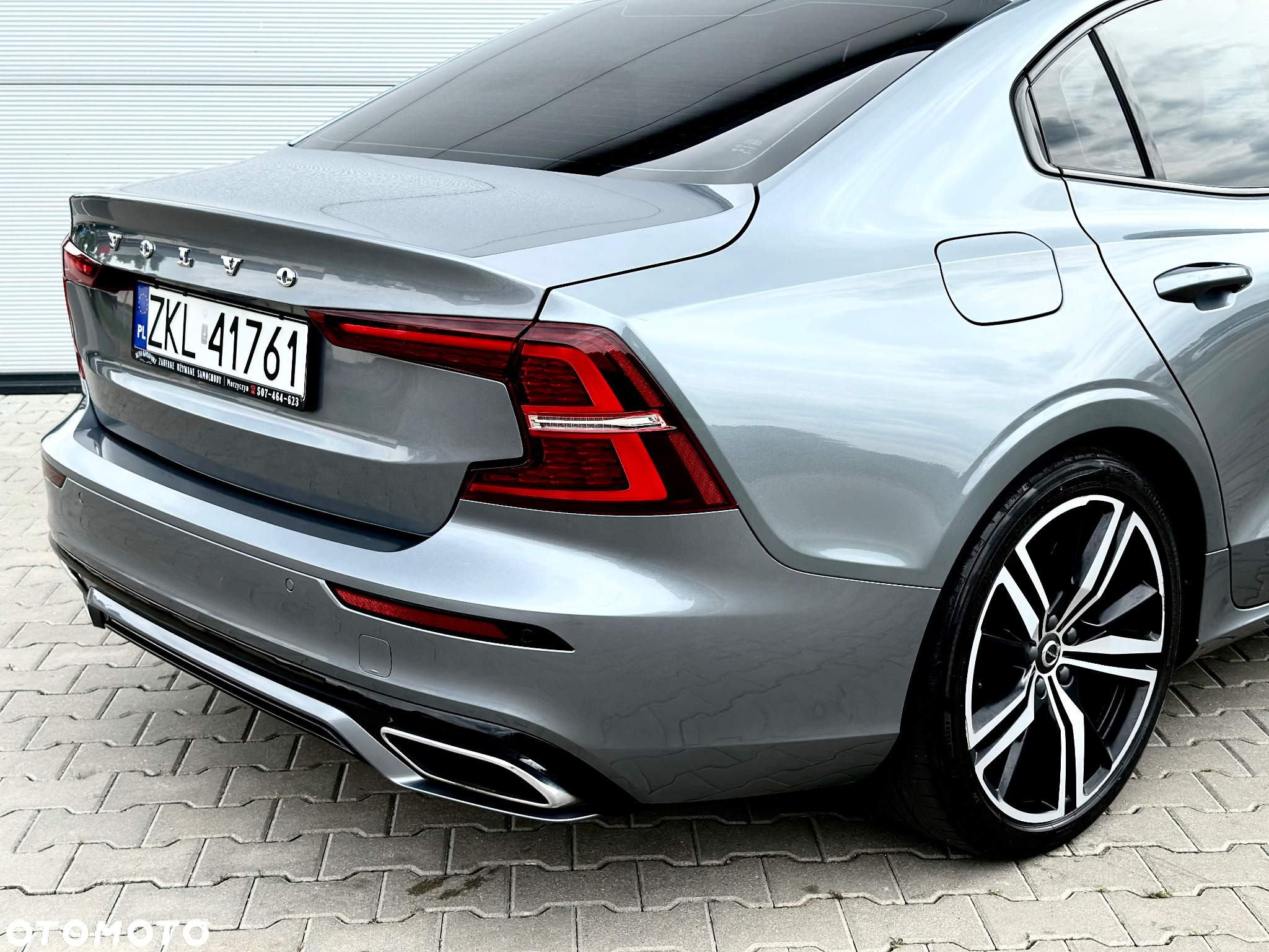 Volvo S60 T5 R-Design - 16