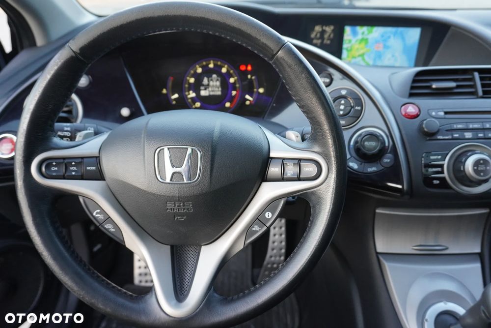 Honda Civic 1.8 Executive NAVI i-SHIFT - 18