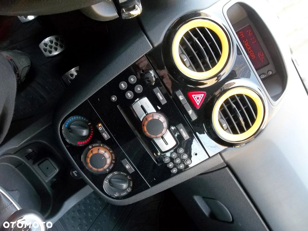 Opel Corsa 1.2 16V Cosmo - 14