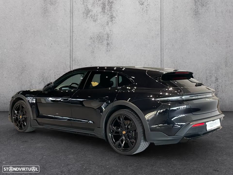 Porsche Taycan Cross Turismo 4 - 3