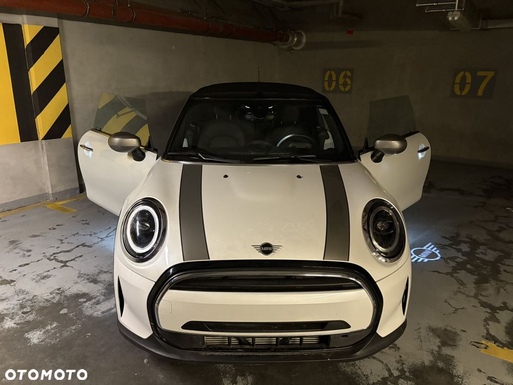 MINI Cooper Essential Trim - 24