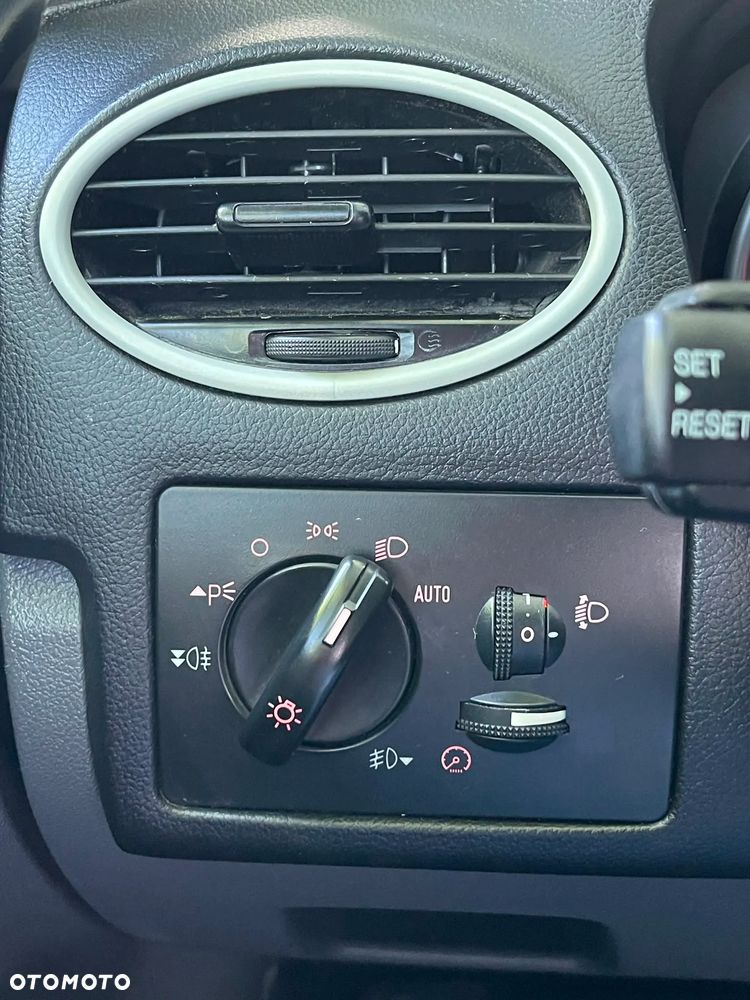 Ford Focus 1.6 Trend - 13