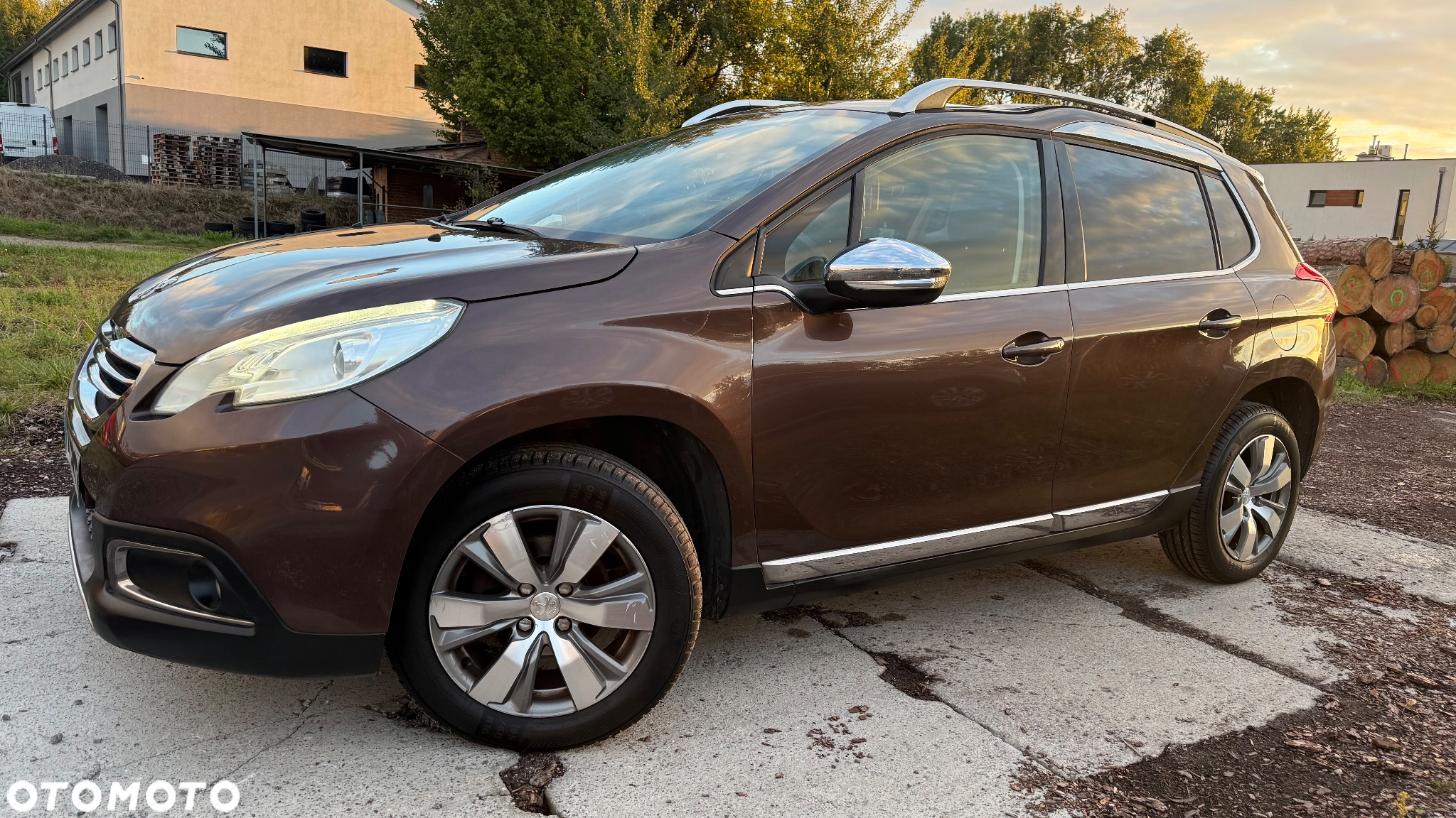 Peugeot 2008 1.6 e-HDi Allure S&S - 32
