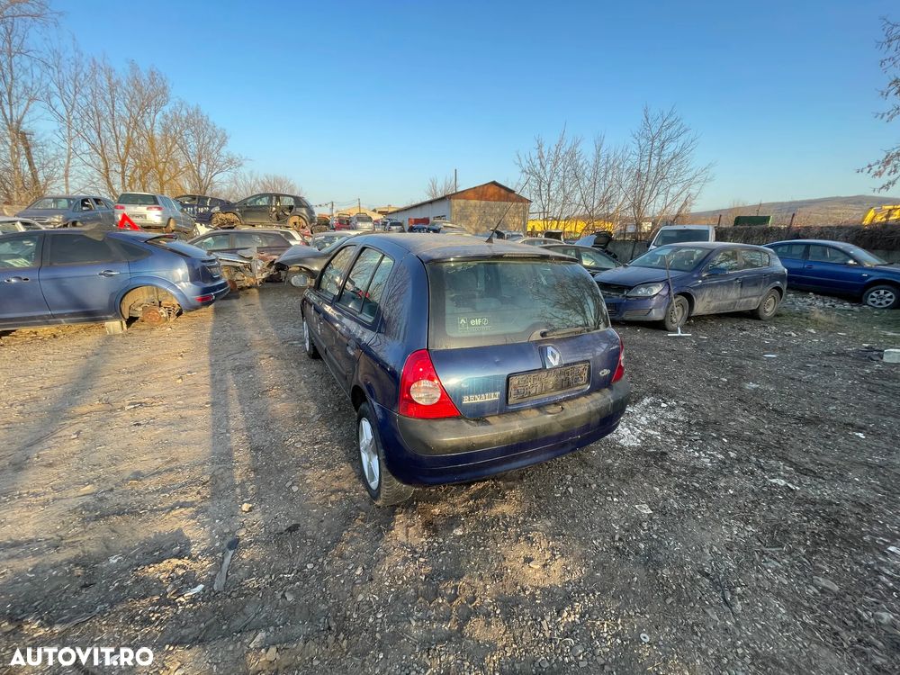 Dezmembrez Renault Clio II 1.2 16V 75CP - 3