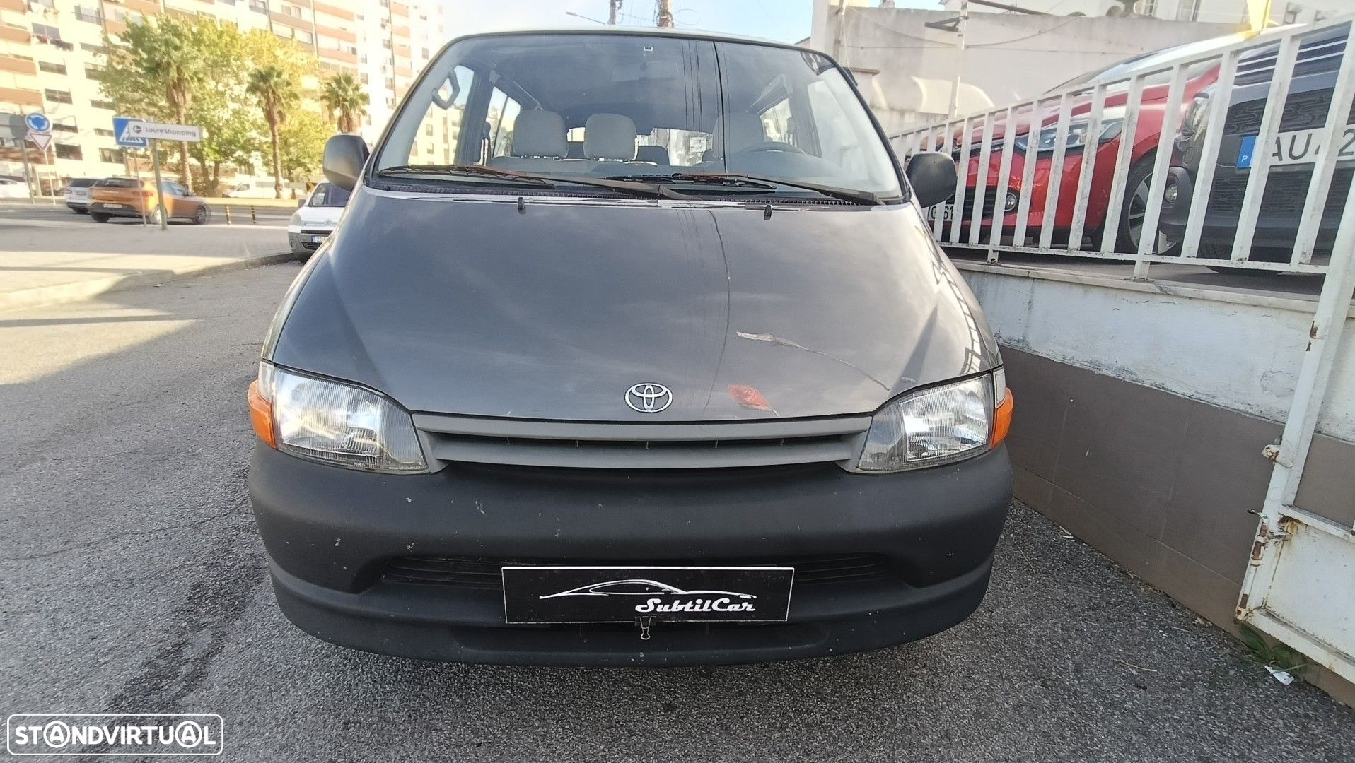 Toyota HiAce - 2