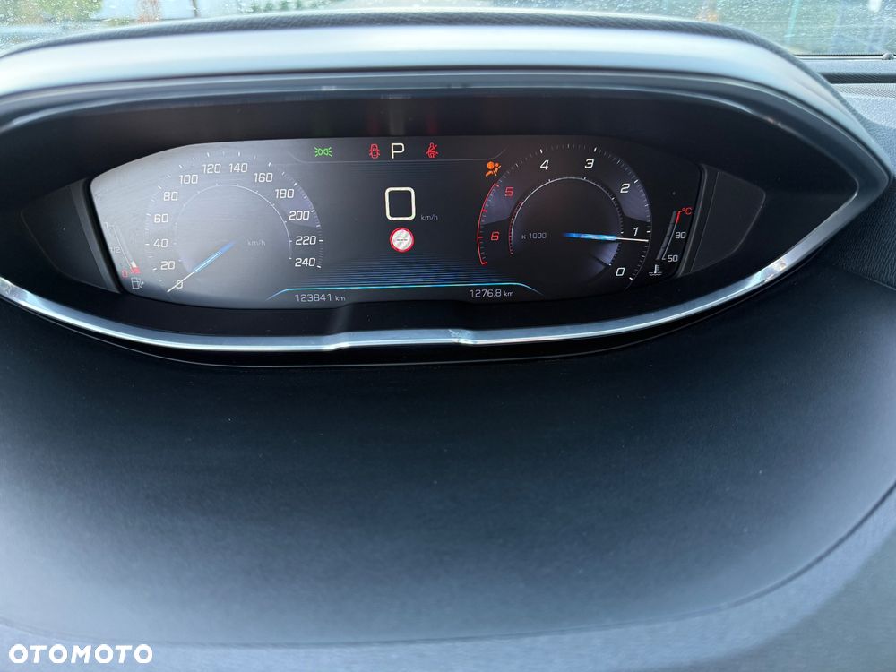 Peugeot 3008 1.6 BlueHDi Active S&S EAT6 - 10