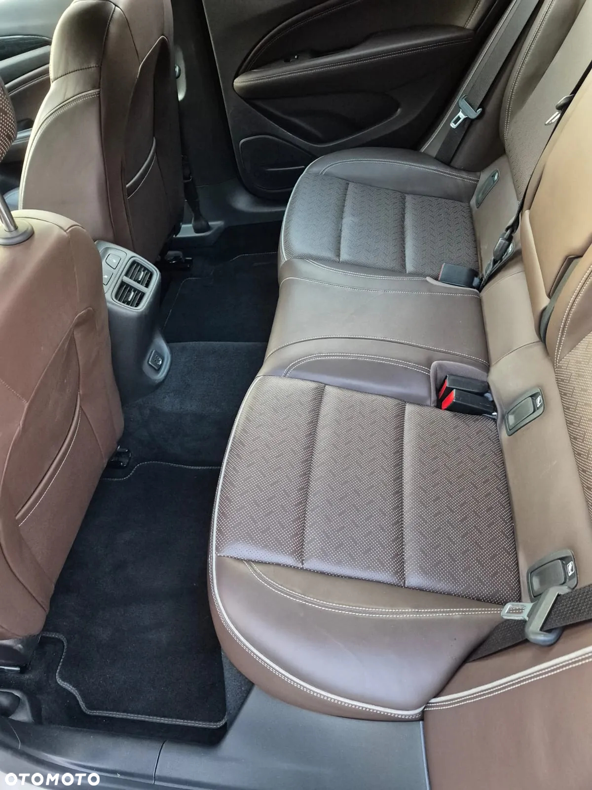 Opel Insignia 2.0 T 4x4 Innovation S&S - 11