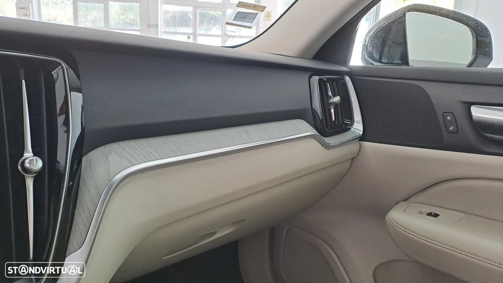 Volvo V60 2.0 B4 Momentum Plus Geartronic - 22