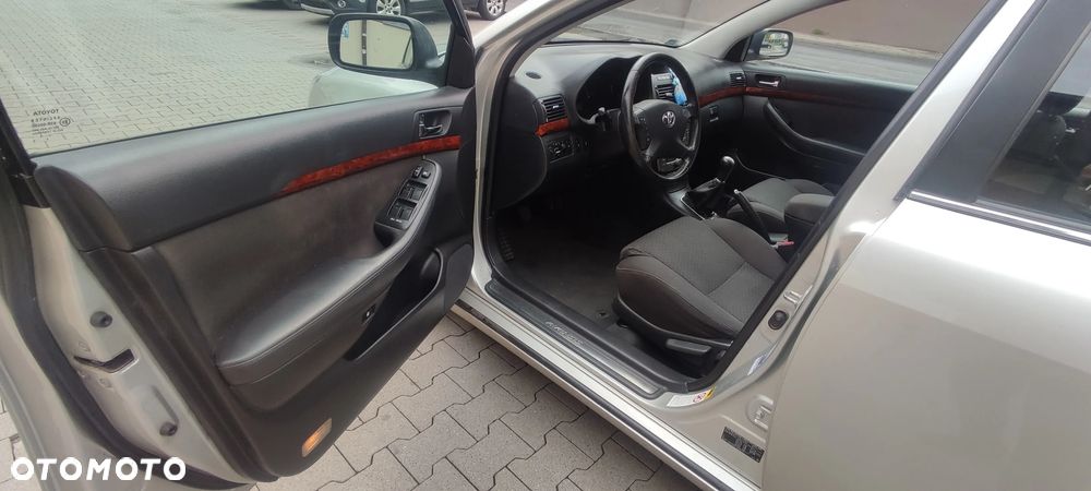 Toyota Avensis - 10