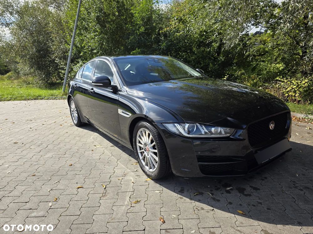 Jaguar XE 2.0 D Prestige - 10
