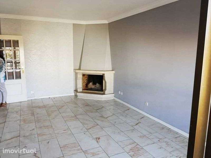 Arrenda-se T2+1 Junto à Circunvalação - Grande imagem: 2/7