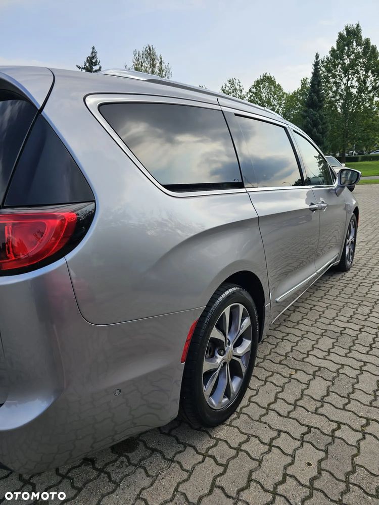 Chrysler Pacifica - 11